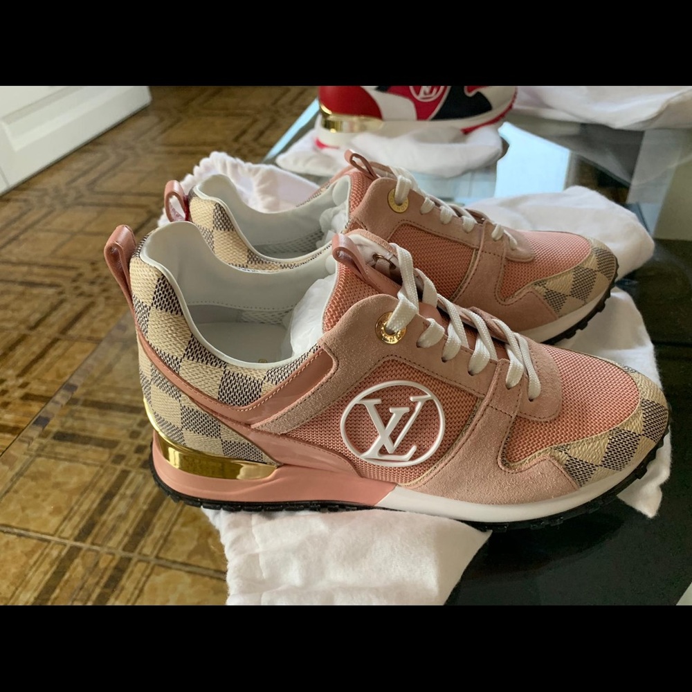 ❗️SOLD❗️Louis Vuitton run away sneaker - Picture 4 of 8